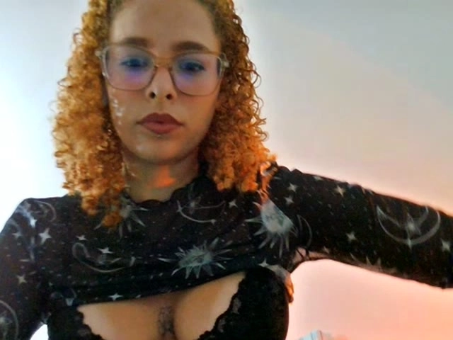 Webcam model dominamoon