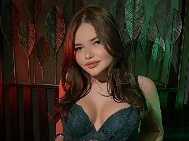 Webcam model cuteedoraa