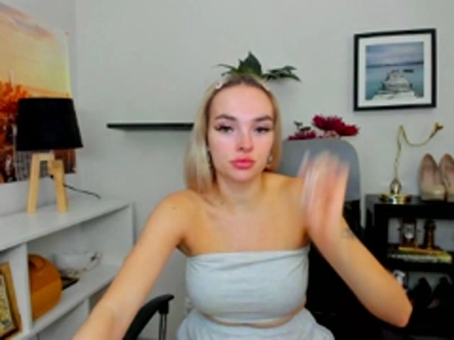Webcam model PollySecret