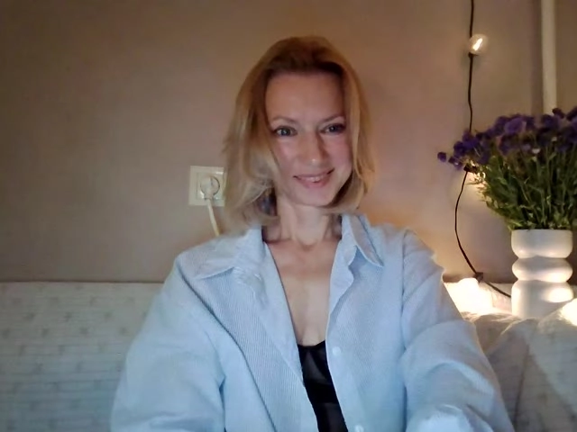 Webcam model GentleDaisy