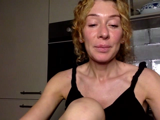 Webcam model WildPeony