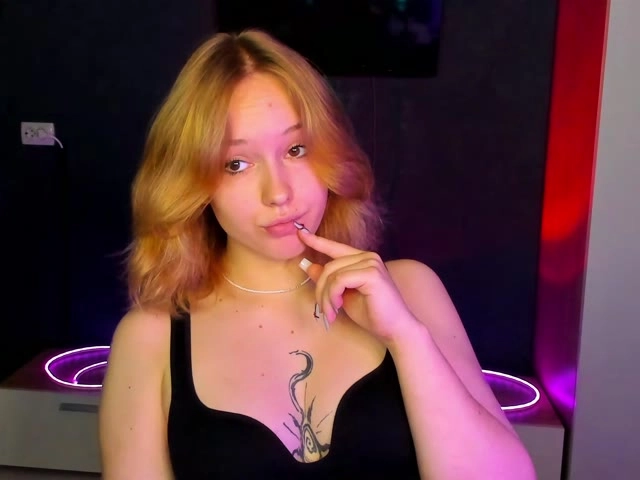 Webcam model rikkichoco